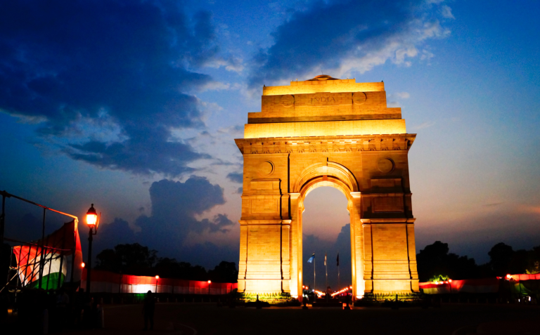 How Long Flight from Heathrow to Delhi?